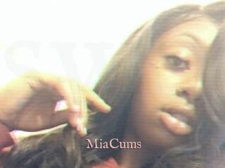 MiaCums